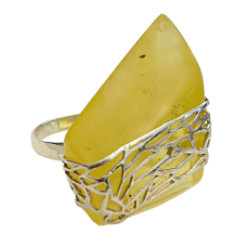 Серебряное кольцо с янтарём арт 1193Я