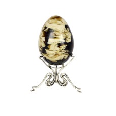 Янтарное яйцо на серебряной подставке