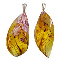 Янтарная подвеска с росписью "Изящный комплимент"