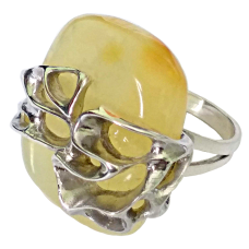 Серебряное кольцо с янтарём арт 1169Я
