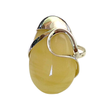 Серебряное кольцо с янтарём арт 1197Я