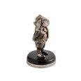 Фото - Серебряная статуэтка на янтарной подставке "Заяц пилот" 2196м
